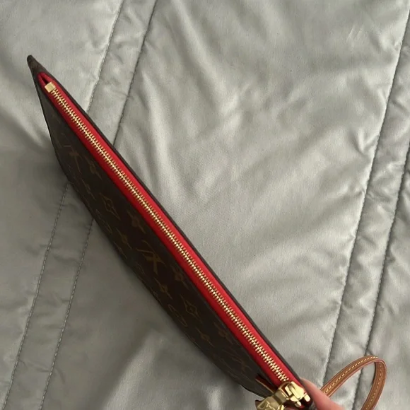 Louis Vuitton Monogram pouch/ wristlet - Picture 5 of 10